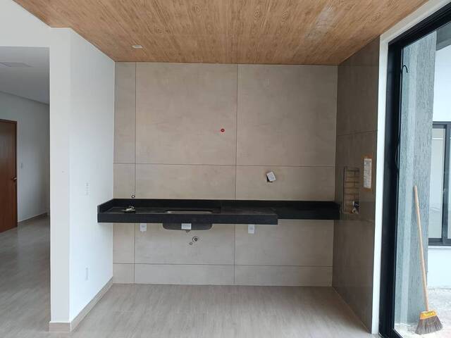 #20 - Casa para Venda em Rio das Ostras - RJ